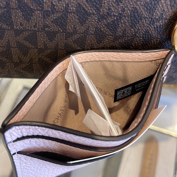 MICHAEL KORS
Reed Large Pebbled Leather Card Holder Case Wallet
POWDER BLUSH
NWT - Picture 9 of 16